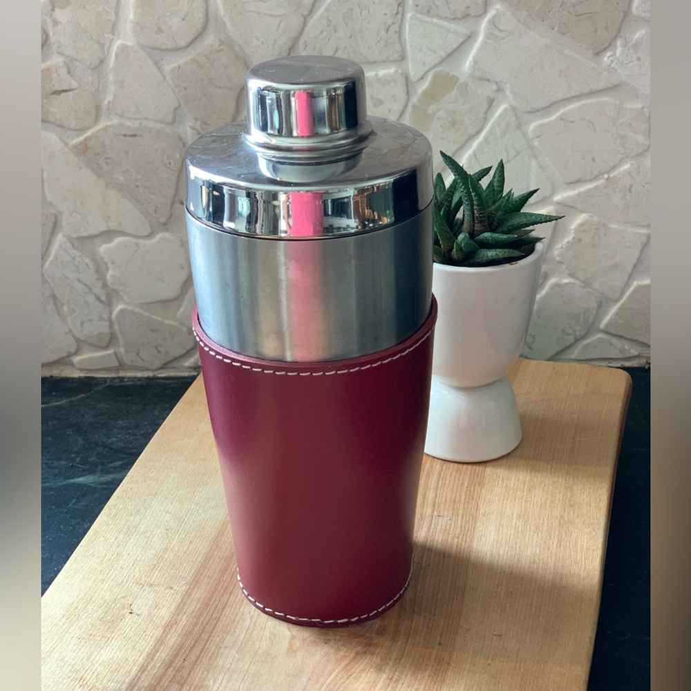 GLUCKSTEIN|HOME |  3 Piece Metal Cocktail Shaker | With Leather Like Sleeve